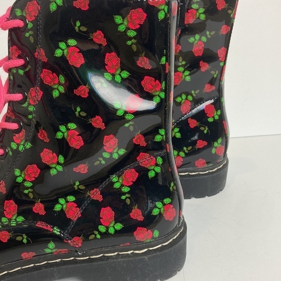 Betsey Johnson Floral Rose Combat Boot Patent Leather 8.5M Rocker Dark Princess - Picture 9 of 16